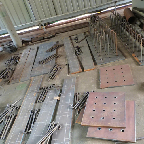 有哪些其他因素会影响日照预埋件位置的确定？